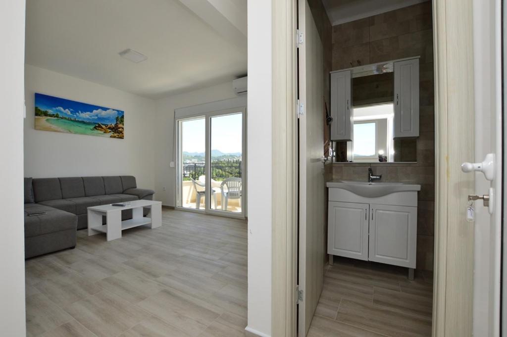Apartment Tomic