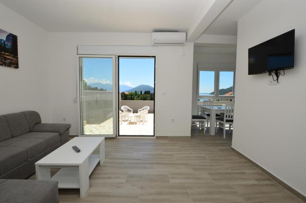 Apartment Tomic *