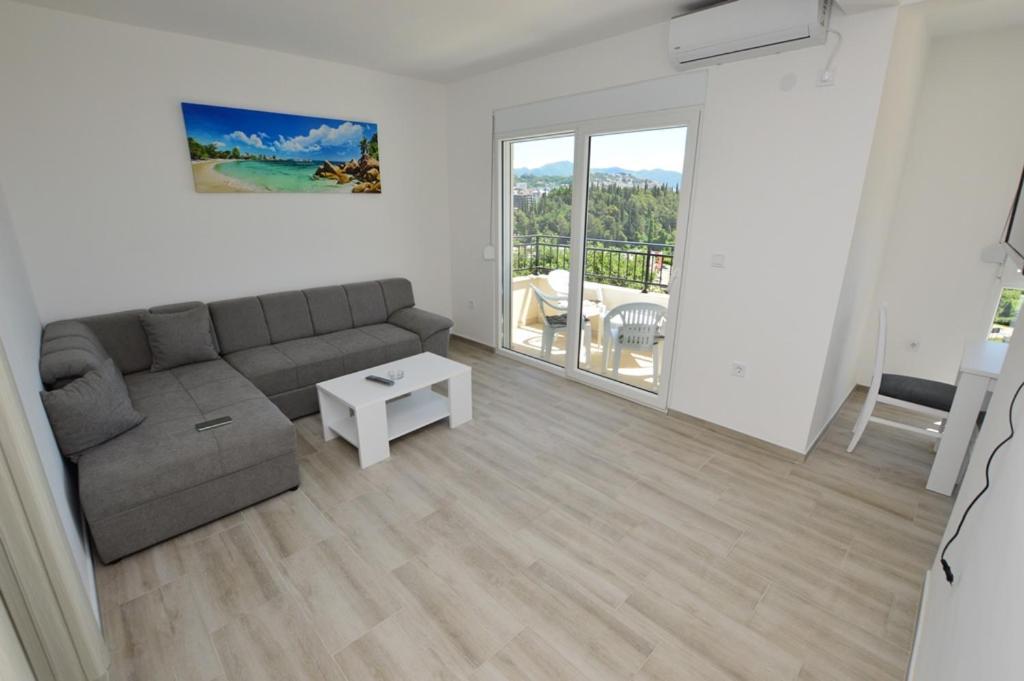 Apartment Tomic